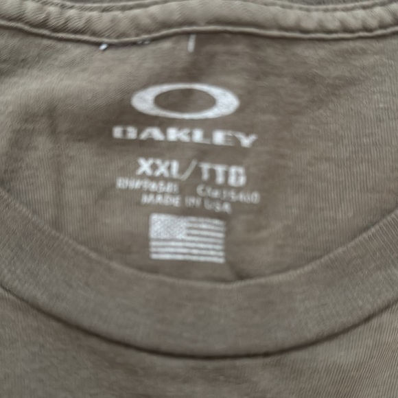 Oakley - Picture 2 of 5